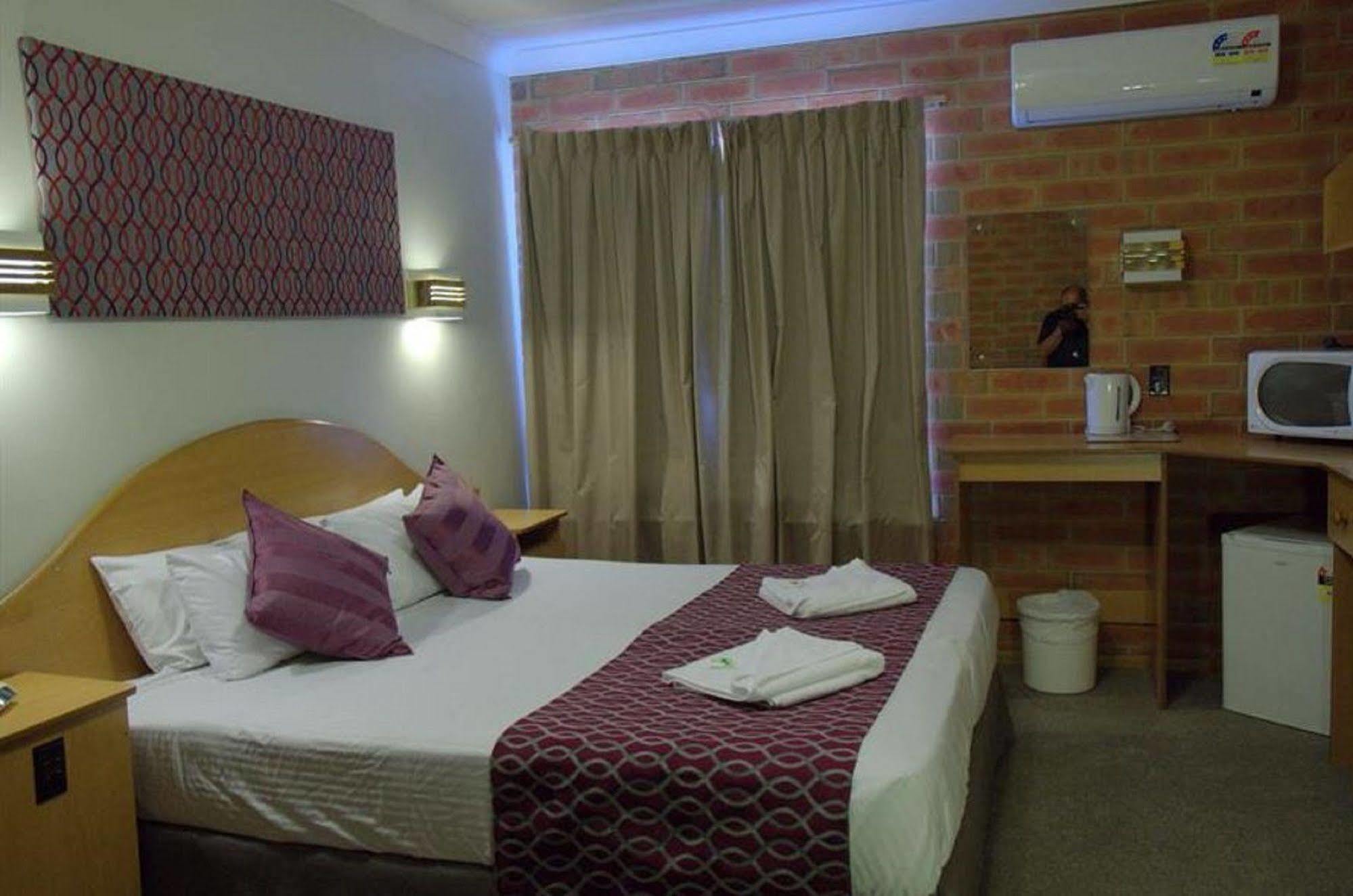Pooraka Motor Inn Екстериор снимка